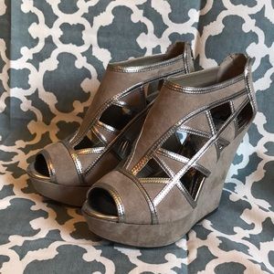 Gianni Bini 7.5 wedge heels
